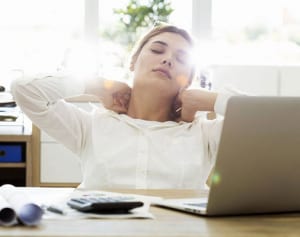 スマホの合間に10秒ストレッチで首コリを簡単予防！