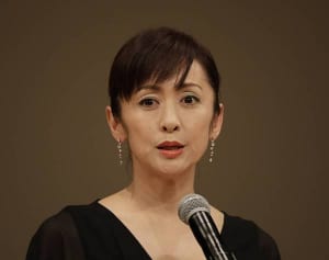 斉藤由貴　かすがいだった子供たちの巣立ちで夫婦危機再燃か