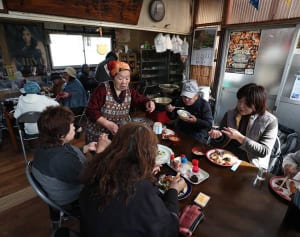 500円食べ放題！赤字前提の食堂「はっちゃんショップ」