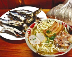 沖縄そばに“ミジュン”だし!?　うまみ濃縮、地産地消へ　沖縄初の味　読谷村