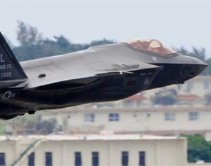 米軍機騒音、沖縄市で苦情急増　卒業式の22日31件