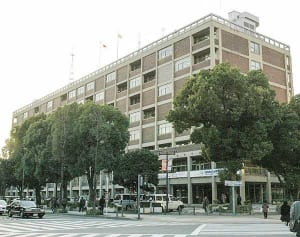 中高年のひきこもり1万2千人　高齢化が横浜市調査で明らかに