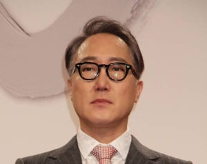 佐野史郎が連ドラ初主演！“怪演”約束で集まる期待の声