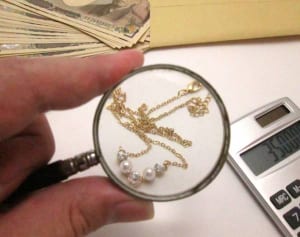 差額12万円も！　記者が体験「いらない宝石」を6店舗で査定