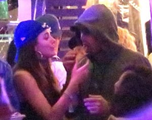 レオナルド・ディカプリオ、噂の23歳差モデルとお忍び音楽フェス