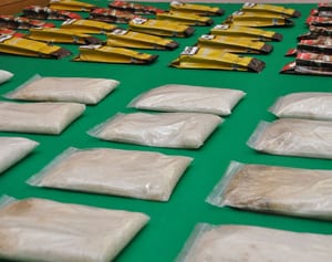 覚醒剤17億円分「家族旅行」で密輸か