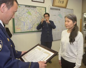 深夜に迷子の4歳児保護で感謝状　相模原南署