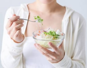 実測して証明！　早食い、食べる順番で血糖値上昇が変わった