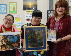 「沖縄のピカソ」娘の軌跡を出版　ダウン症の子を持つ親へエール