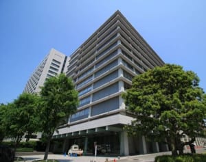 日本郵政社員から悲鳴！「“働き方改革”で年収最大32万円減」