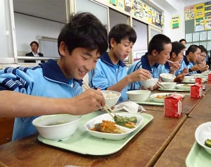 栄養満点、タニタの給食　川崎市立中に登場
