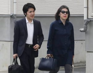 小室圭さん「母と同伴出勤」決断の陰にあった警備縮小の事態