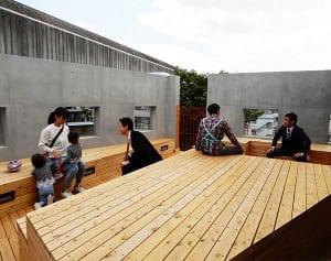 屋上に憩いの広場　新設ビルで住民運営　横浜・上星川商店街