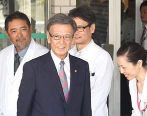翁長知事が膵臓がんステージ2を公表　治療続けながら公務復帰目指す　2期目出馬は明言せず