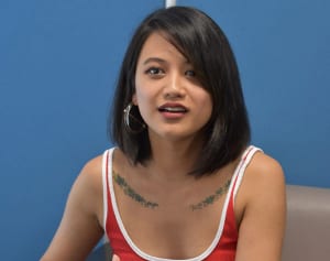 2度の養子、27年ぶり「沖縄の母さん」のルーツ訪問　米在住シンガーソングライター・クリスタルさん