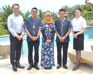 ヒジャブ着用もOK！　カフーリゾート、ムスリムの従業員を採用