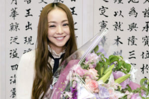 声詰まらせ 感謝　安室さん沖縄県民栄誉賞　故郷への思いあふれ　「初心にしてくれる場所」