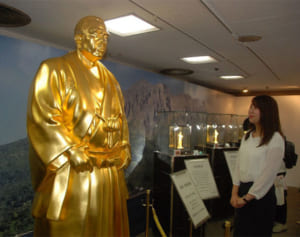 金製品が千点、西郷どん像も　横浜高島屋で企画展