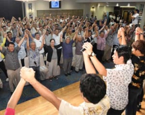 県民投票へ署名開始　那覇で集会、目標11万5千筆
