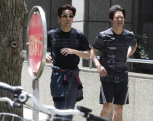 岸谷五朗　寺脇康文と仲良すぎ！おっさんずラブなジョギング姿