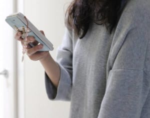 新SMS「＋メッセージ」登場の背景、LINEとの違いを検証