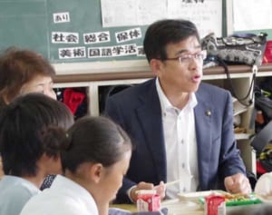 秦野市、中学給食導入へ着々　学校訪問や実施自治体視察