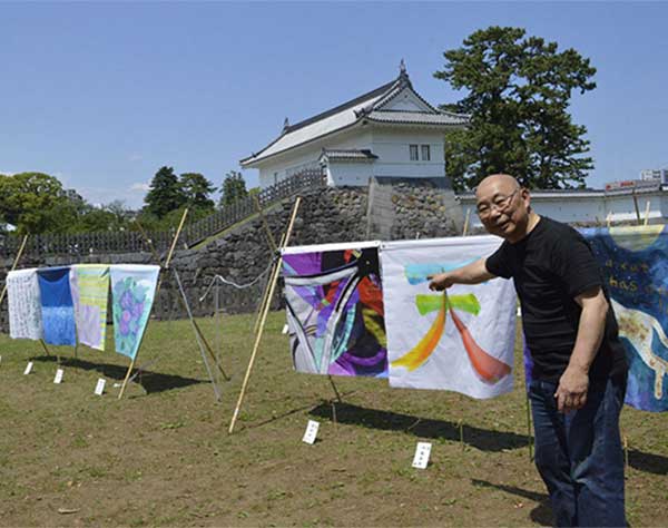 紙アートは雨にもまけず　小田原城で地元ゆかり作家の展示会