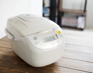 中居正広は壊れた炊飯器を愛用！有名人が明かしたどケチ伝説