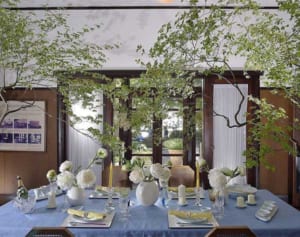 花と食器でテーブル演出　横浜山手西洋館で10日まで