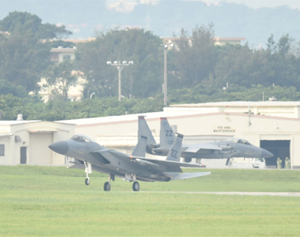 全米軍機の飛行中止を要求　宜野湾議会がF15墜落で抗議決議