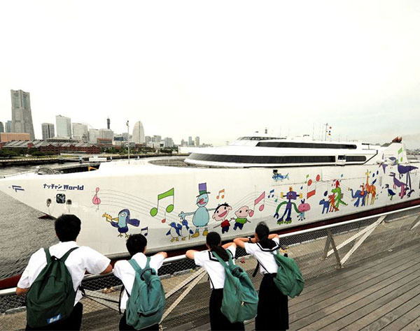 全長１１２ｍ大型船ナッチャン、１年３カ月ぶり横浜寄港