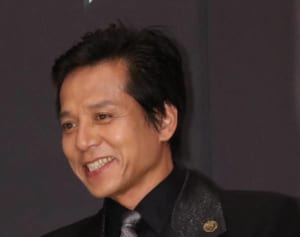 勝村政信55歳で仮面ライダー　意外な最年長変身記録保持者は