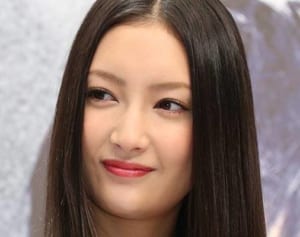 菜々緒“天パ”が爆発！ファン驚くも「かわいい」と好評