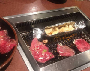 焼き肉とお酒に要注意！　最新機器で判明したにおう習慣