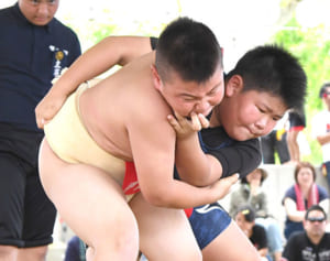 目標は女子相撲日本一　島袋さん、男子と闘い自信　心技体磨き続け