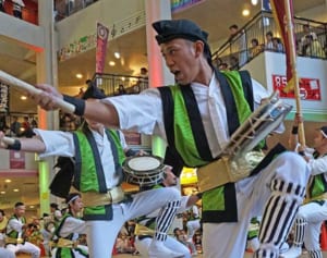 沖縄の夏といえば……エイサー！　沖縄市エイサーナイト開幕