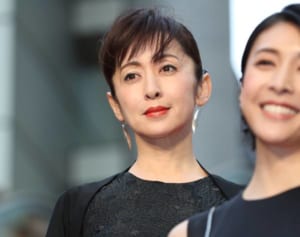 斉藤由貴　復帰に暗雲!?不倫相手の家庭崩壊報道で局が及び腰に