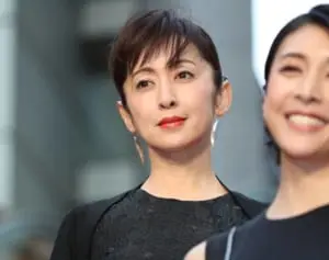 斉藤由貴　復帰に暗雲!?不倫相手の家庭崩壊報道で局が及び腰に