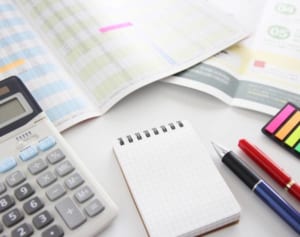 夫の没後に備える賢い死亡保険、最強は「定期」と「収入保障」