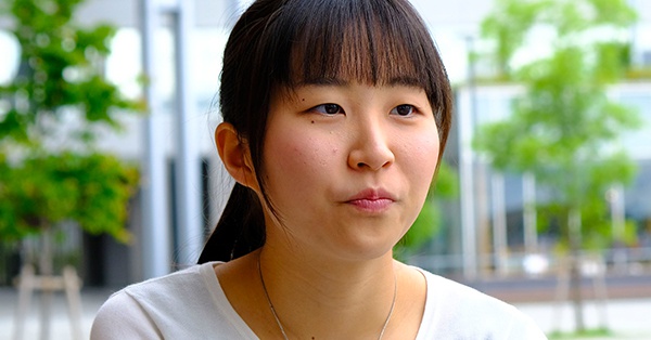 母からの“将棋ネックレス”支えに…19歳女流棋士の挑戦 | 女性自身