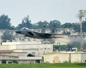 墜落から2日　F15が嘉手納で飛行再開