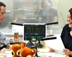 今度はキョンシー！　スマホケースを見ればどんな人かわかる！？〈ラジオ沖縄NANBUアワーだより〉