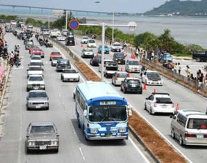 きょう「730」から40年　昭和の名車たち、右側通行を再現