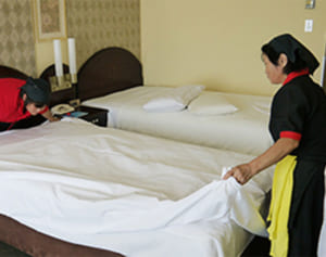 「月給20万未満」が6割　沖縄県労連、観光従事者に調査