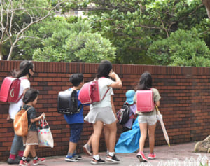 警報解除、休校？それとも時差登校？　台風7号、判断分かれる