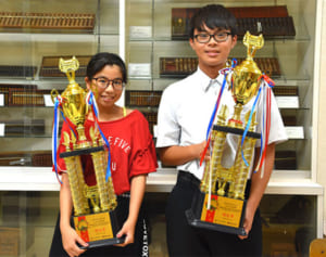 沖縄県勢2人珠算世界一　11ヵ国出場、三算競う　森さん、山城さん