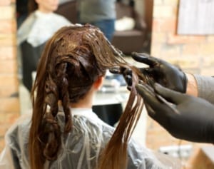 湿布や毛染めでもなる後天性アレルギーを知っておこう