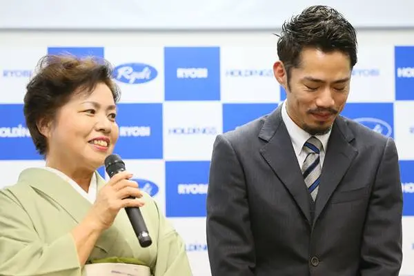 高橋大輔 母に豪邸プレゼント 現役時代稼いだ全額で恩返し 女性自身