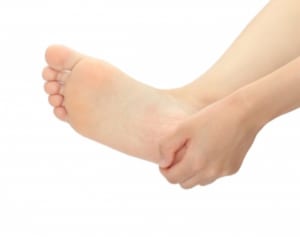 寝苦しい夜にやる！むくみや足先の冷えを解消する足首回し