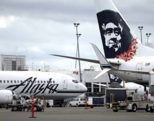 アラスカ航空が炎上、謝罪へ　ゲイカップルに席の譲渡を強要か